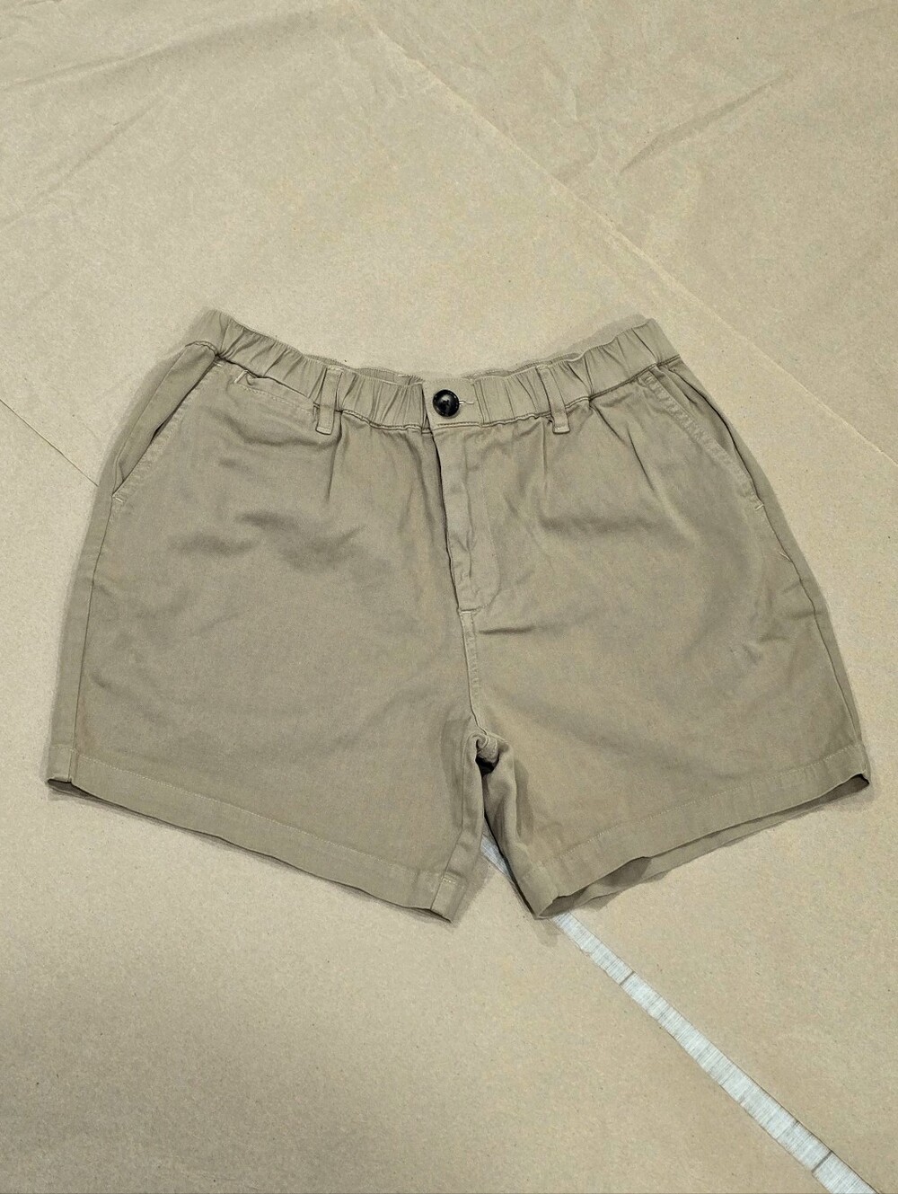 COVE USA Men's 5" Elastic Waist Chino Shorts - Khaki / Tan (Size 32) - Brand New